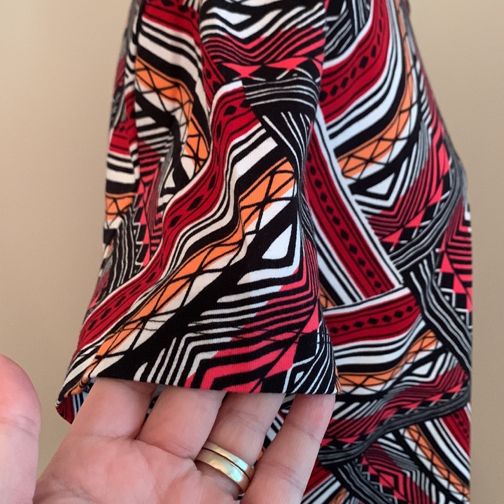 Kim Rogers NWT Geometric Multicolor Top (Coral Combo) - Picture 7 of 13
